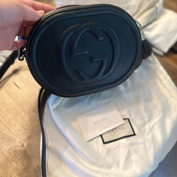 Gucci
Women's Black Logo Leather Camera Bag - Picture 17 of 17
